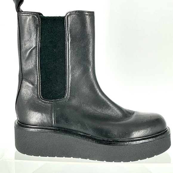 Vince. Size 7 Black Leather Platform Chelsea Boots Water Repellent Pinecrest